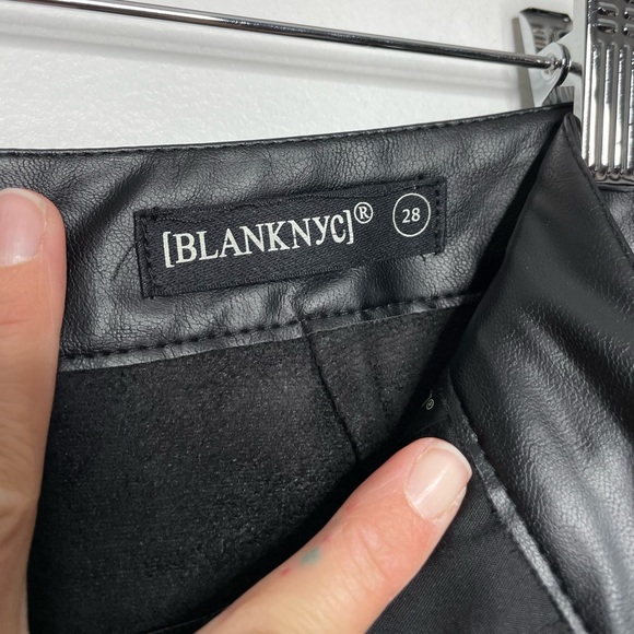 Blank NYC | NWT Pleated Carrot Leg Faux Leather Trousers 28 - Picture 4 of 10
